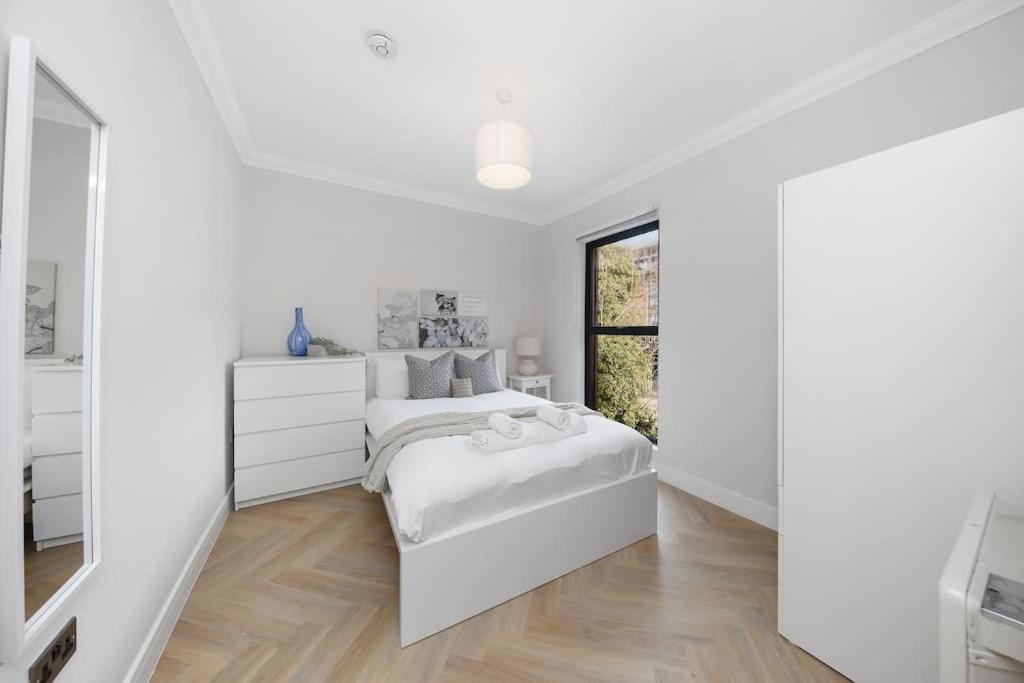 Pleasing 2Bed Flat 10Min To Wimbledon Tennis Court 런던 외부 사진