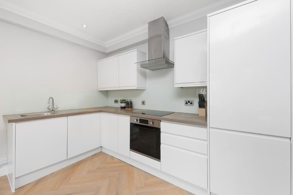 Pleasing 2Bed Flat 10Min To Wimbledon Tennis Court 런던 외부 사진