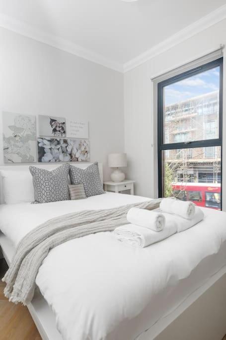 Pleasing 2Bed Flat 10Min To Wimbledon Tennis Court 런던 외부 사진